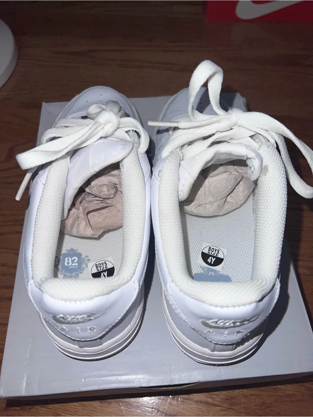 Nike White/Gray Air Force 1 LE (GS) Box Label
